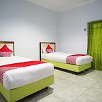 OYO 754 Nur Aziziah Guest House Syariah